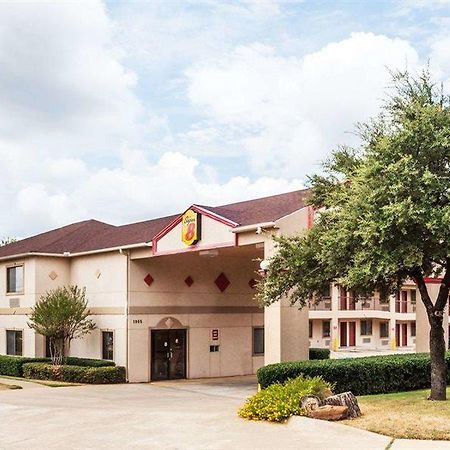 Super 8 By Wyndham Arlington East Hotel Exterior photo