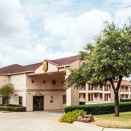 Super 8 By Wyndham Arlington East Hotel Exterior photo
