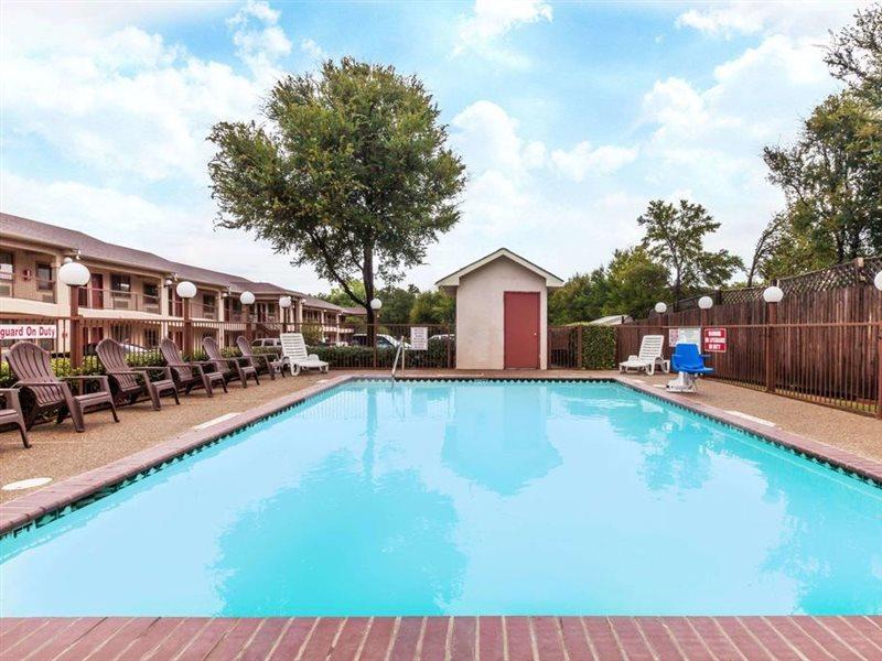 Super 8 By Wyndham Arlington East Hotel Exterior photo