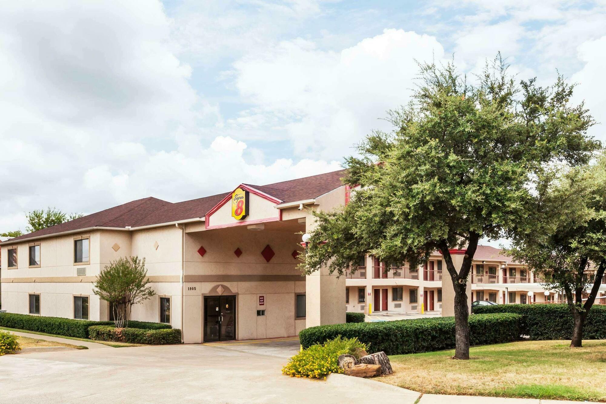 Super 8 By Wyndham Arlington East Hotel Exterior photo