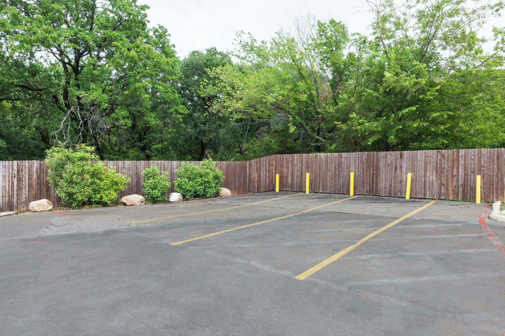 Super 8 By Wyndham Arlington East Hotel Exterior photo